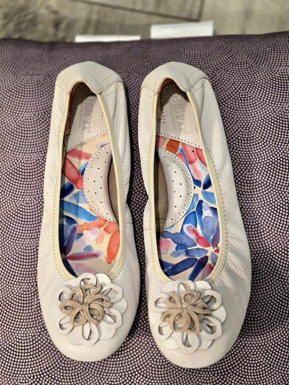 Women's Born Floral White Leather Ballet Flats Size 8.5!!!!!!!